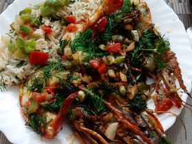 Hummer mit frischem Gemüse Dill und Reis